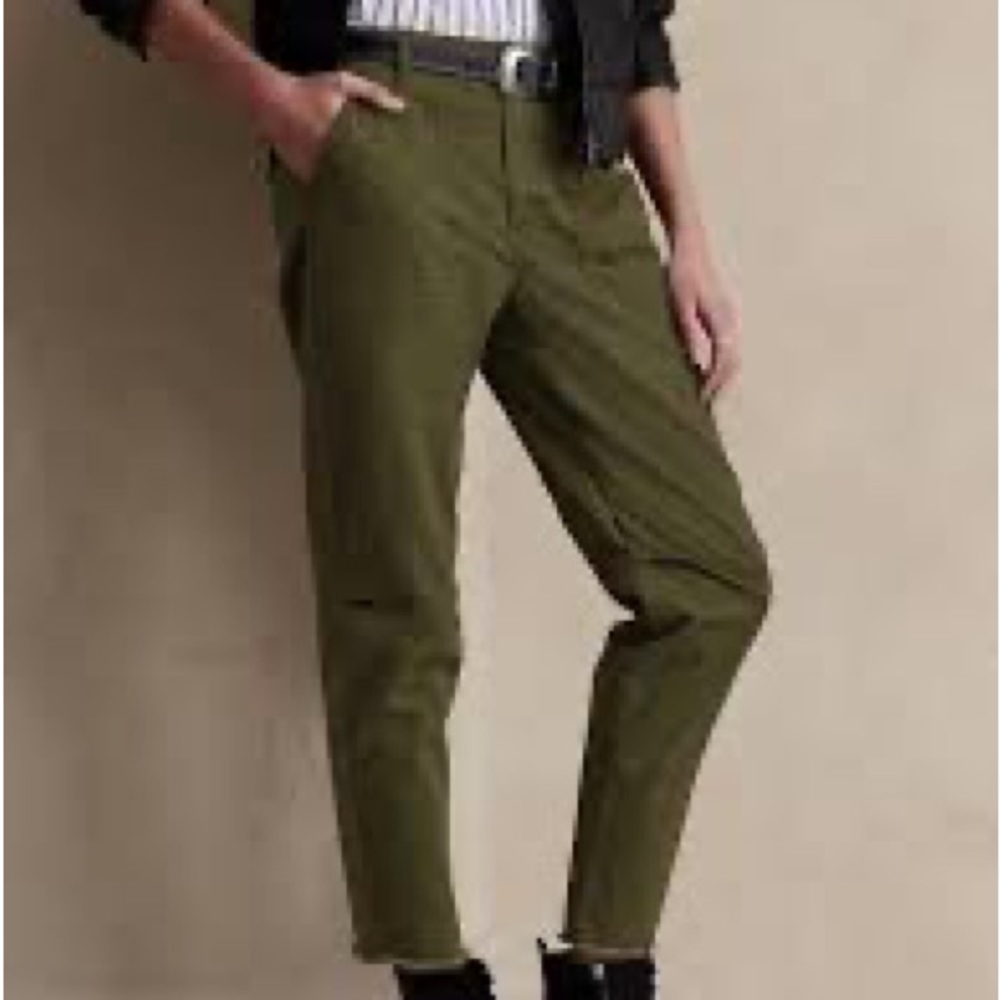 NWT - Banana Republic Authentic Girlfriend Chino in Waimea Olive